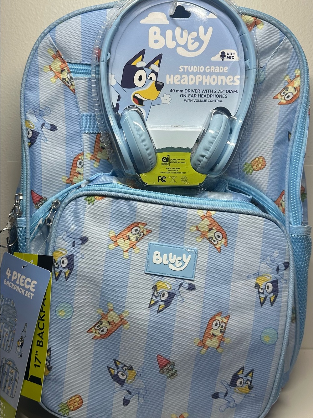 Bluey 17” 4-Piece Backpack Set Lunch Tote Headphones Keychain NWT